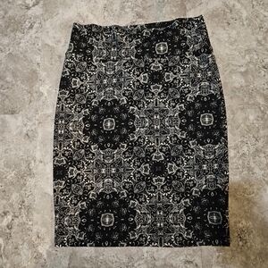 LuLaRoe Black and White Soft Lightweight Pencil Skirt Size Large